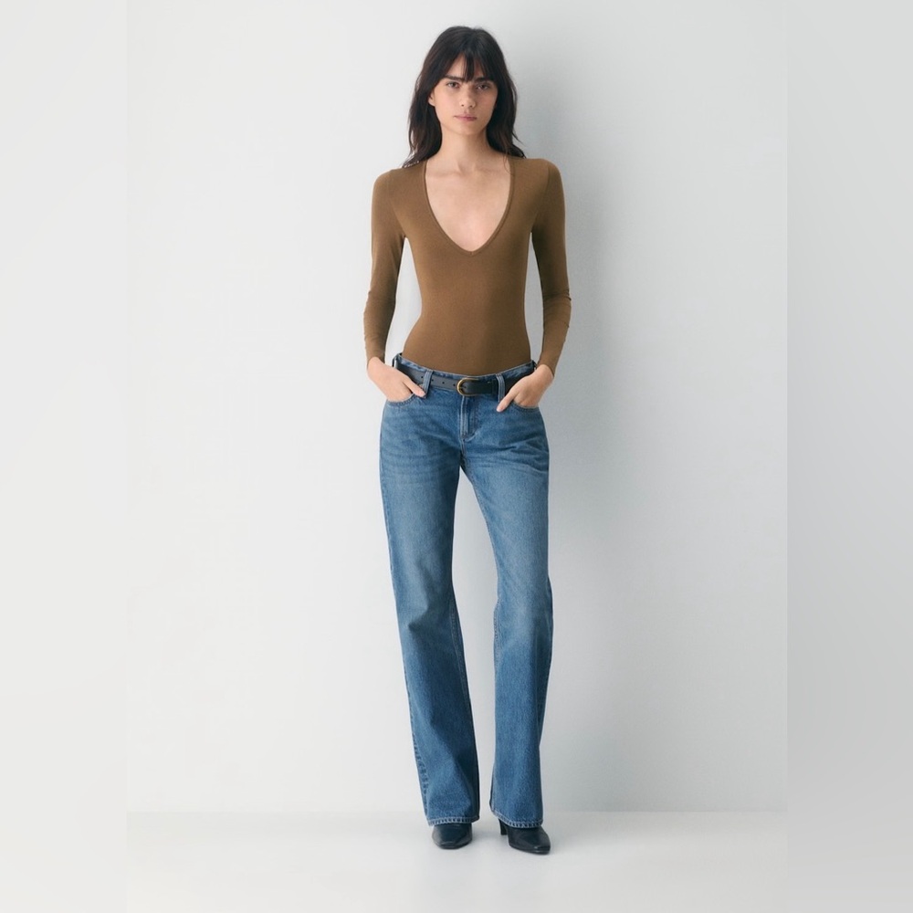 Aritzia Babaton Contour V-Neck Long Sleeve Bodysuit Deep Brown Size Medium - Picture 2 of 14